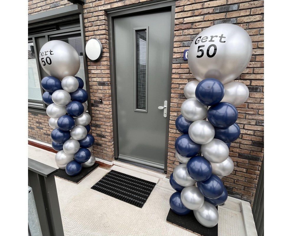 Pilaar met topballon en bedrukking