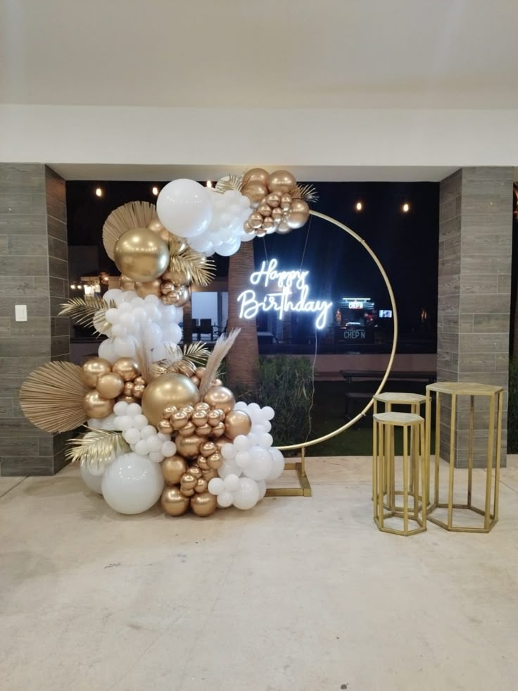 Gouden backdrop circel met balonnen